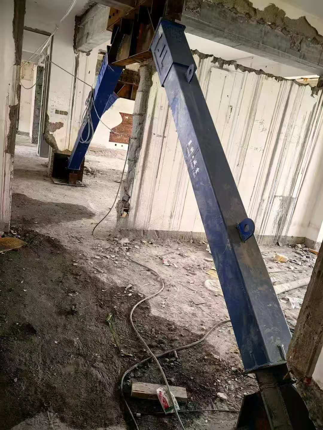 北戴河柱子粘钢加固施工工艺